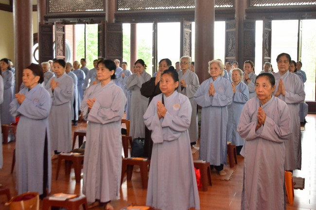 The Eight Precept Retreat  at Tay Khanh pagoda, Thai Binh
